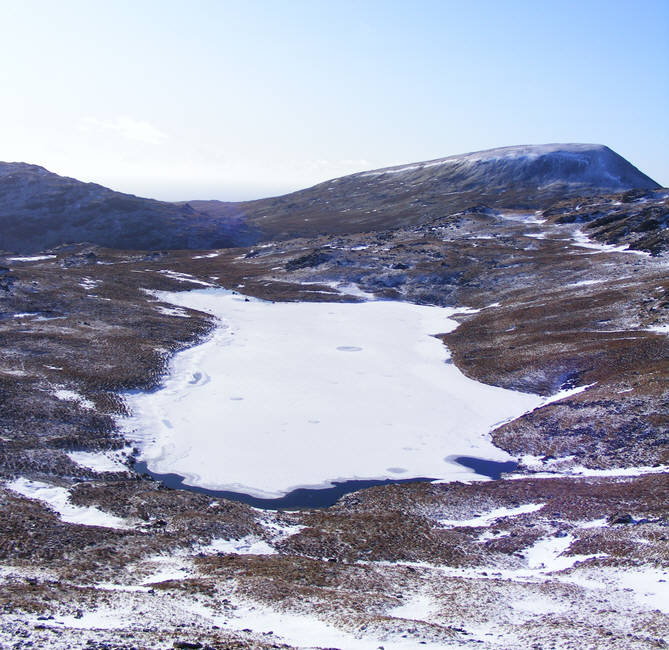 Low Tarn frozen