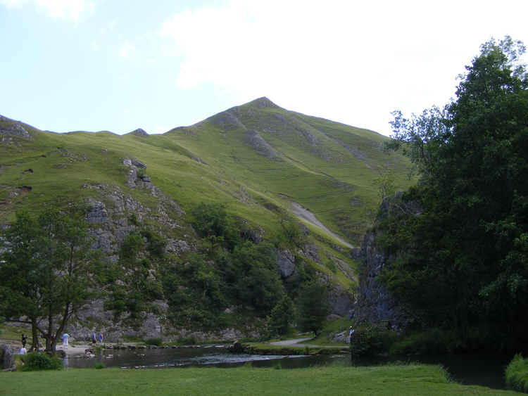 Thorpe Cloud from the west